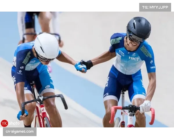 颁奖台上，姚浩、谭明樟、何冠熹分获男子山地越野淘汰赛前三名
